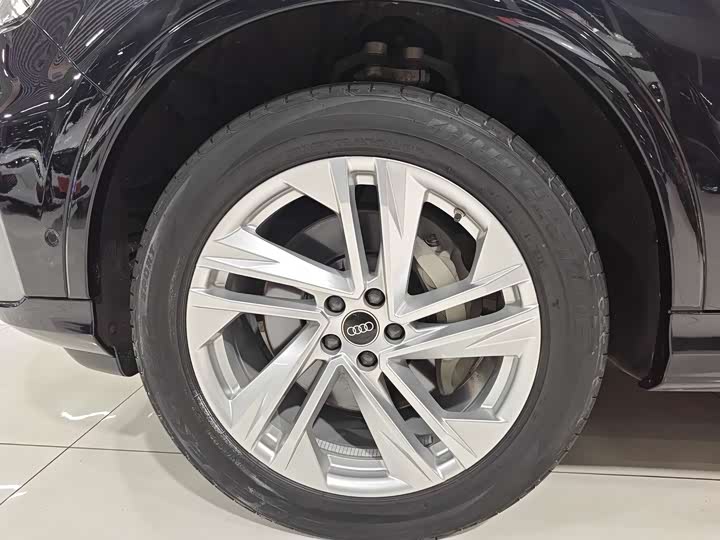 Фото 15 - Audi Q7