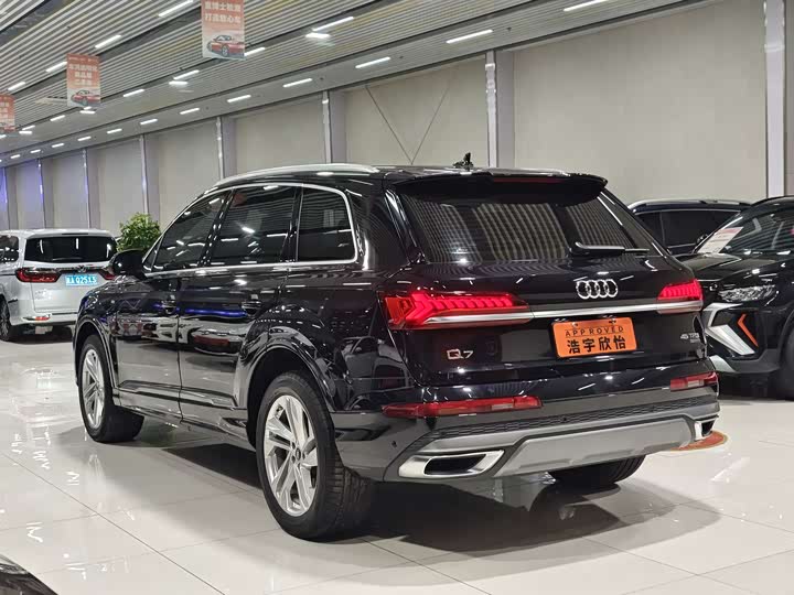 Фото 4 - Audi Q7
