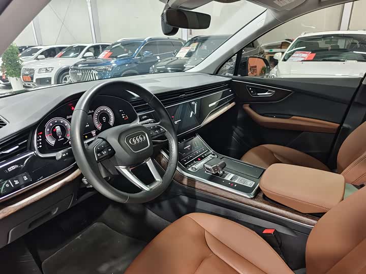 Фото 7 - Audi Q7