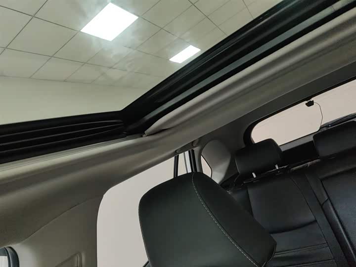 Фото 18 - Toyota RAV4