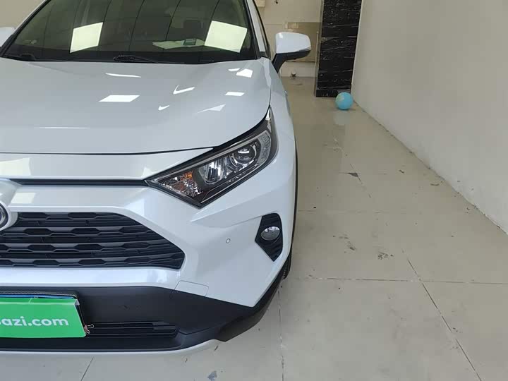 Фото 24 - Toyota RAV4