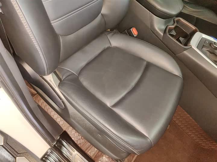 Фото 25 - Toyota RAV4