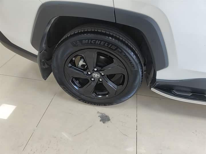 Фото 26 - Toyota RAV4