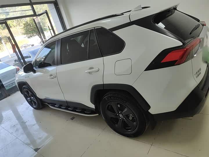 Фото 5 - Toyota RAV4