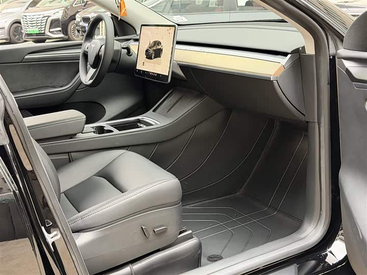 Фото 21 - Tesla Model Y