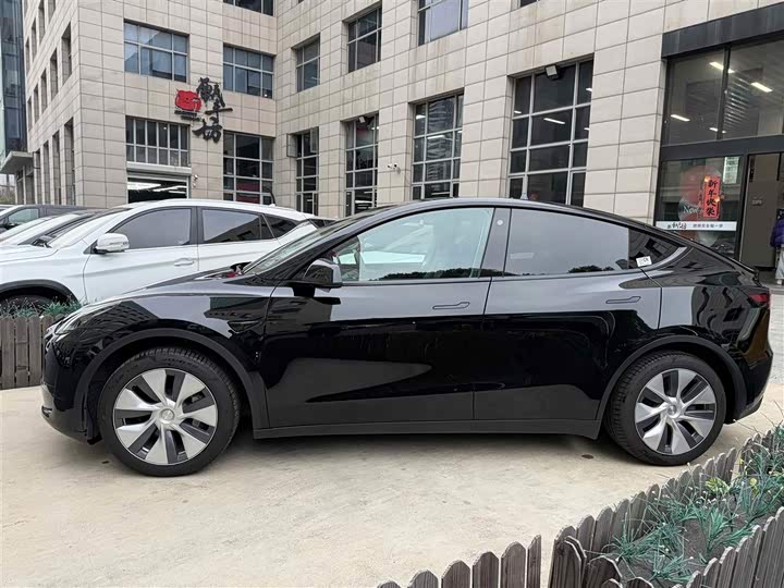 Фото 3 - Tesla Model Y