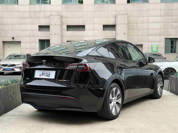 Фото 4 - Tesla Model Y