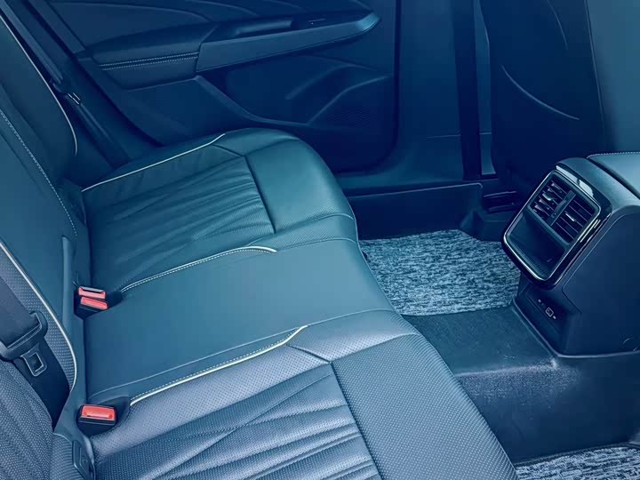 Фото 8 - Volkswagen Passat