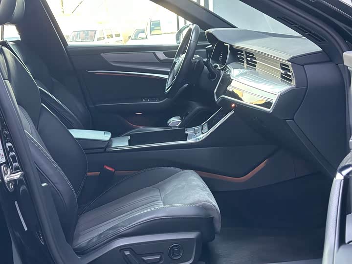 Фото 21 - Audi A6L