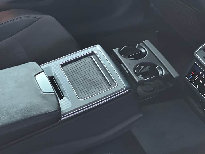 Фото 25 - Audi A6L