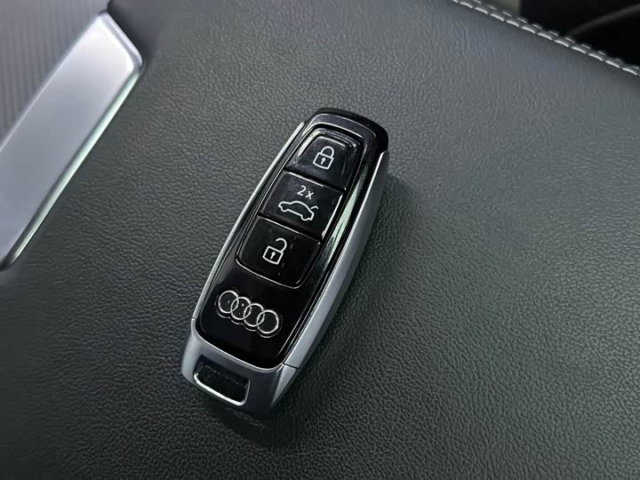 Фото 30 - Audi A6L