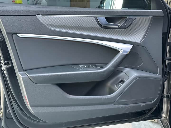 Фото 8 - Audi A6L