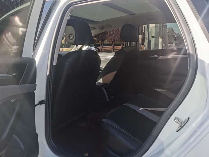 Фото 10 - Volkswagen Sagitar L