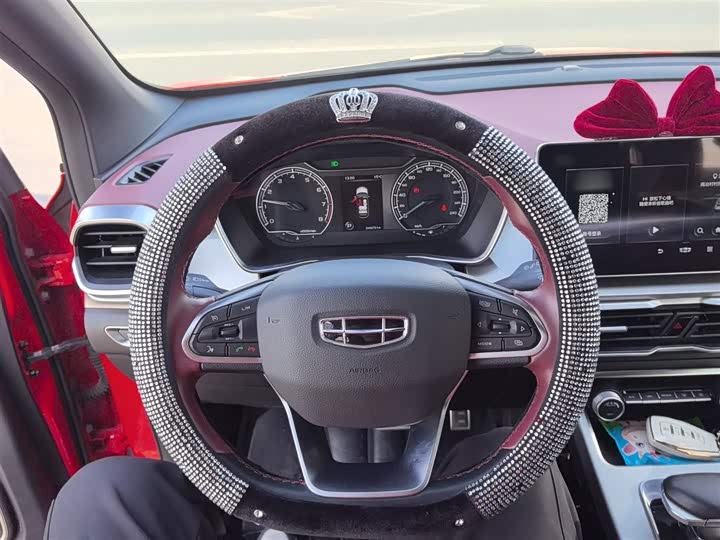 Фото 11 - Geely Coolray