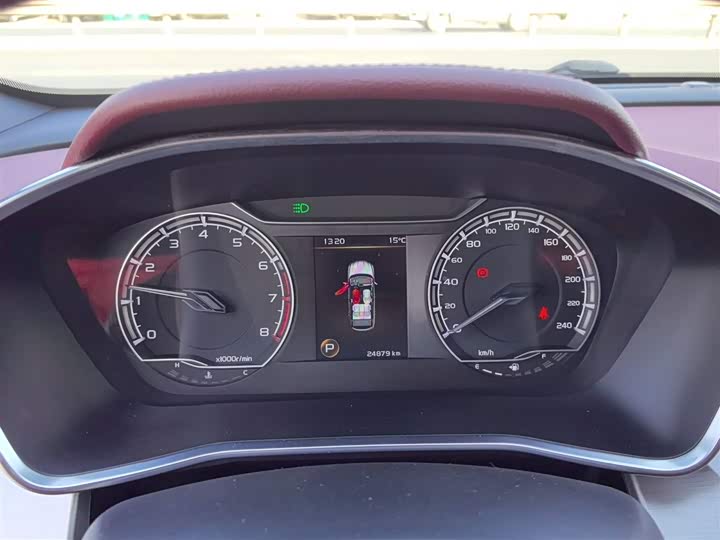 Фото 12 - Geely Coolray