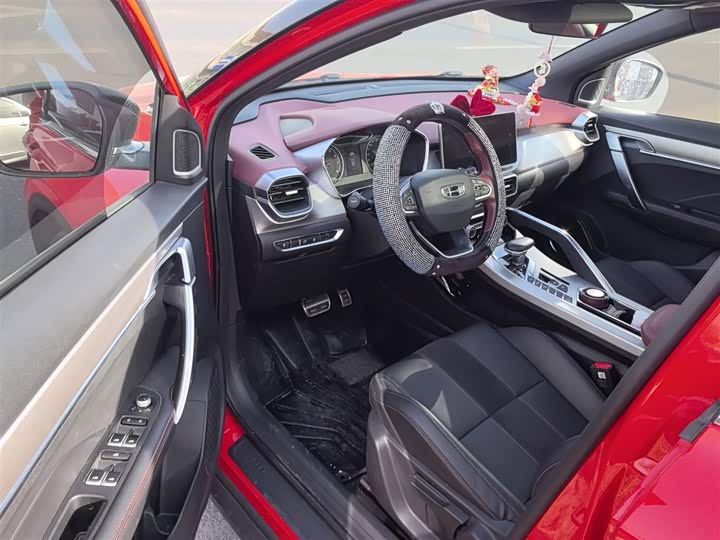 Фото 16 - Geely Coolray