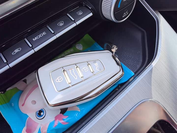 Фото 9 - Geely Coolray