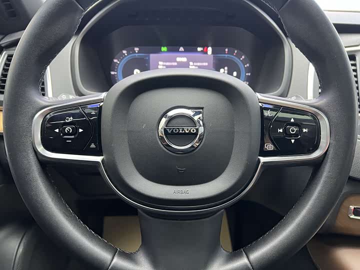 Фото 12 - Volvo XC90