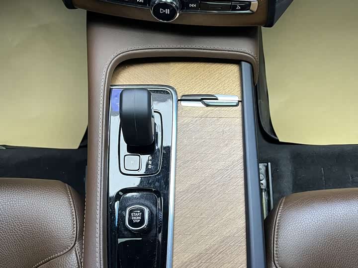 Фото 23 - Volvo XC90
