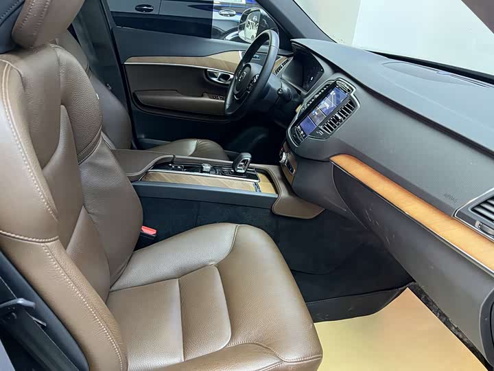 Фото 25 - Volvo XC90