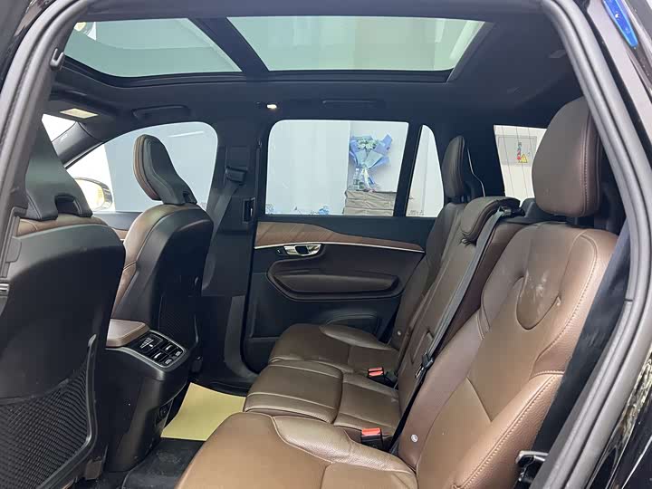 Фото 7 - Volvo XC90