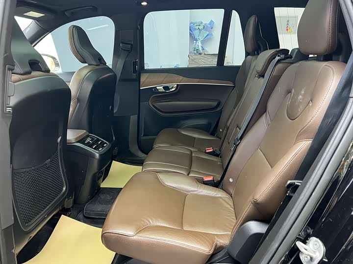 Фото 8 - Volvo XC90