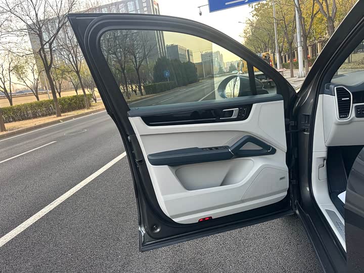 Фото 17 - Porsche Cayenne