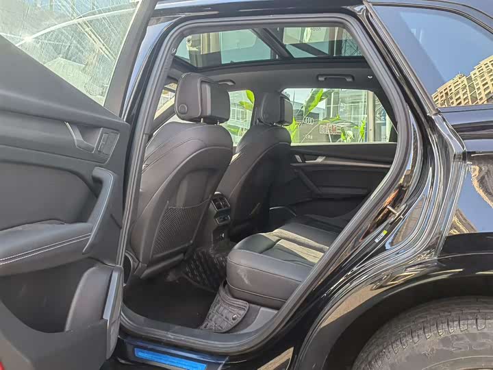 Фото 6 - Audi Q5L