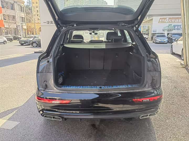 Фото 7 - Audi Q5L