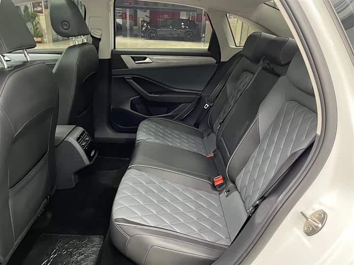 Фото 14 - Volkswagen Sagitar L