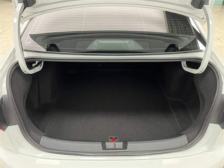 Фото 16 - Volkswagen Sagitar L