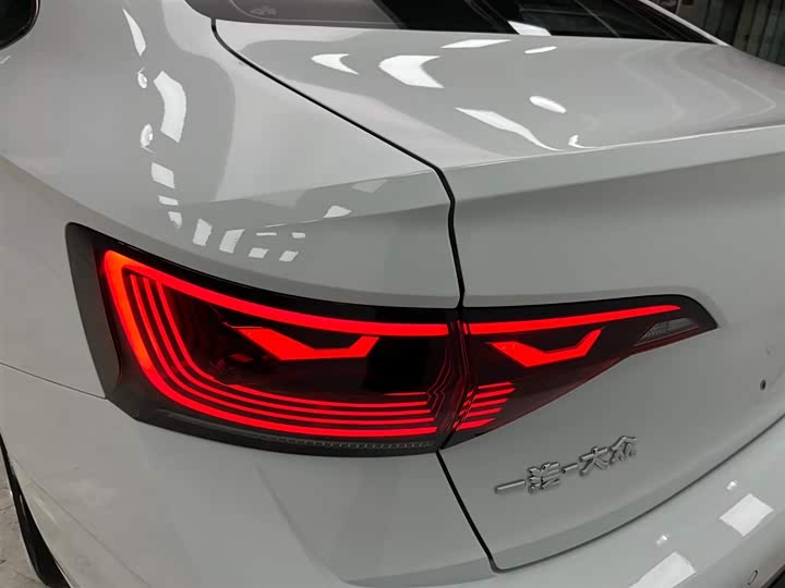 Фото 18 - Volkswagen Sagitar L