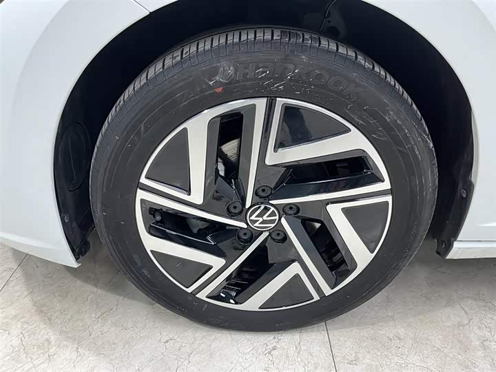 Фото 19 - Volkswagen Sagitar L