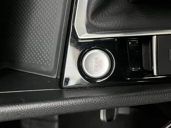 Фото 4 - Volkswagen Sagitar L