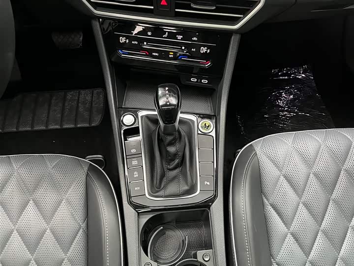 Фото 5 - Volkswagen Sagitar L