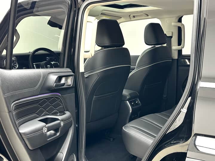 Фото 12 - Tank 300