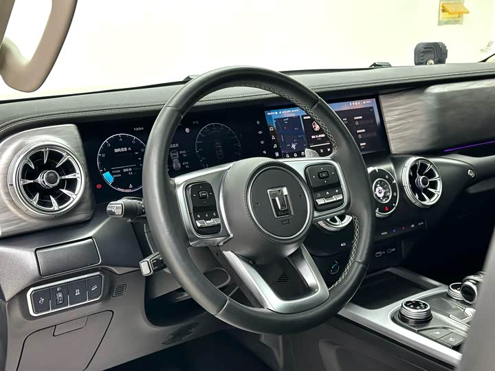 Фото 7 - Tank 300