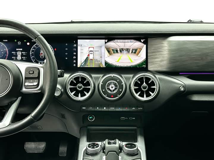 Фото 9 - Tank 300