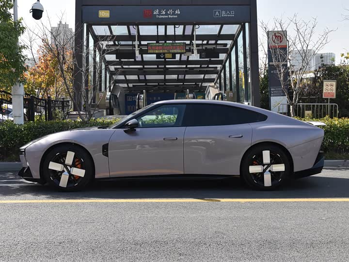 Фото 2 - XPeng P7