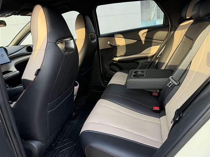 Фото 13 - BYD Dolphin