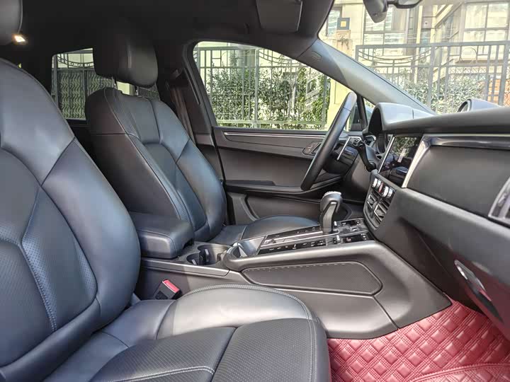 Фото 14 - Porsche Macan