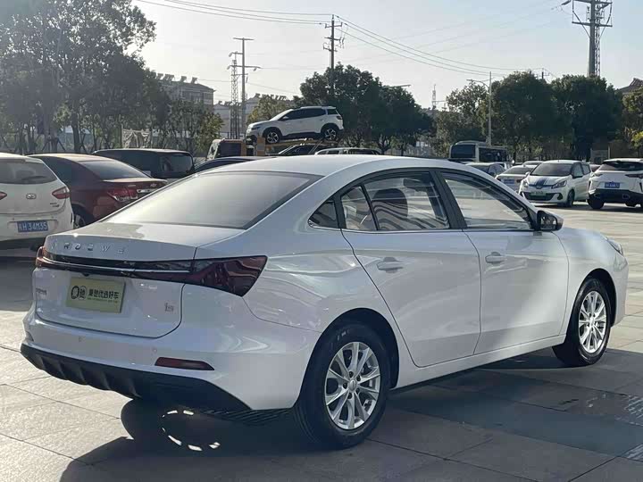 Фото 24 - Roewe i5