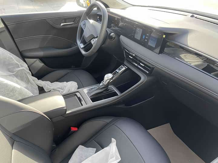 Фото 6 - Roewe i5