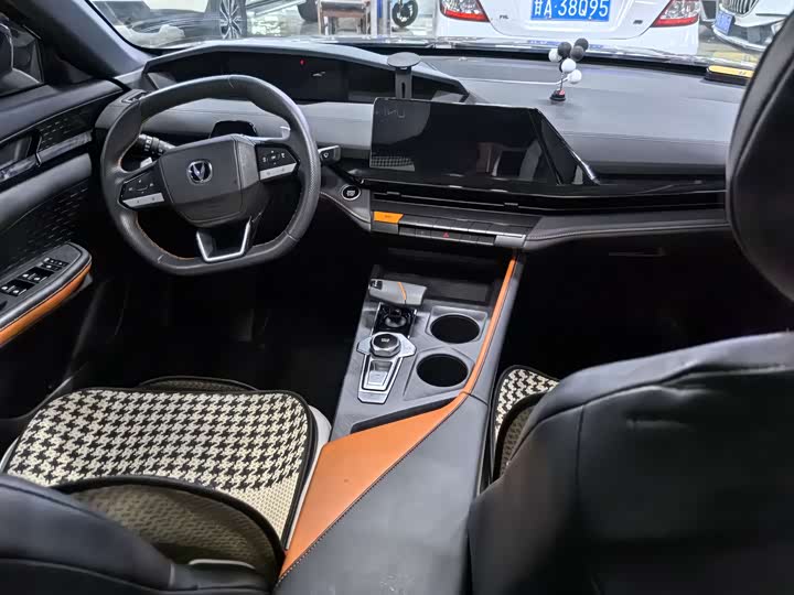 Фото 11 - Changan UNI-V