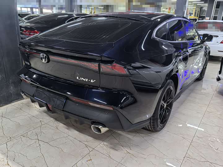 Фото 6 - Changan UNI-V