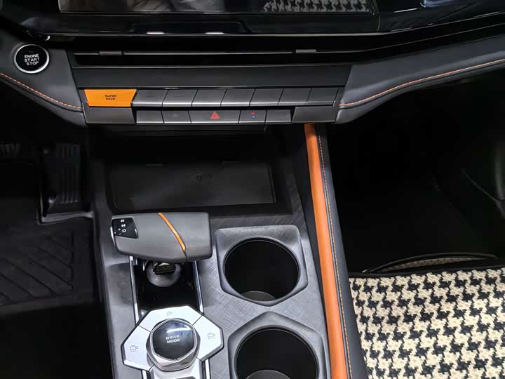 Фото 8 - Changan UNI-V