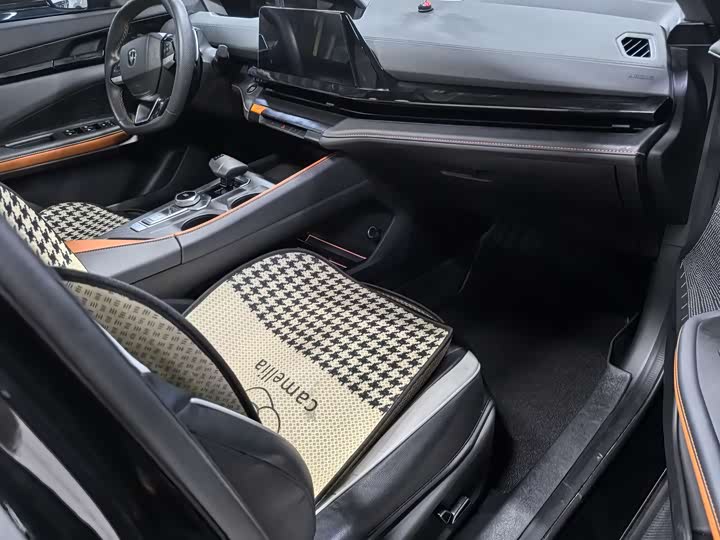 Фото 9 - Changan UNI-V