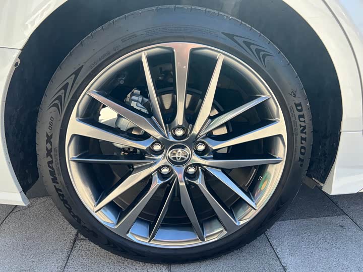 Фото 12 - Toyota Camry