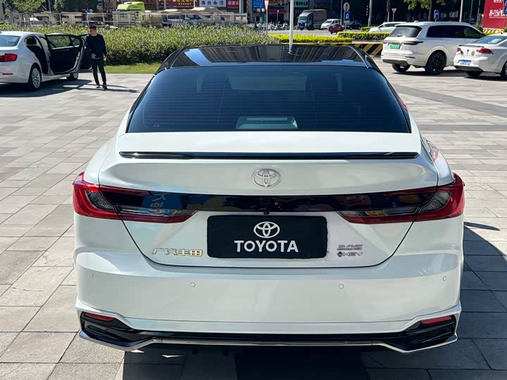 Фото 13 - Toyota Camry