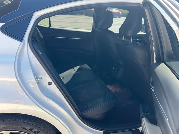 Фото 9 - Toyota Camry